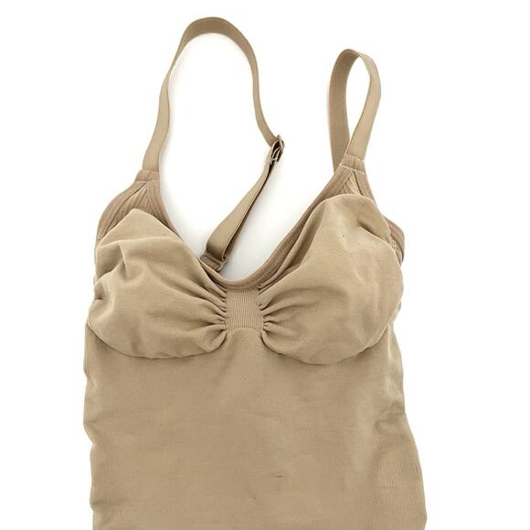 SKIMS Seamless Sculpt XXS Butt Lifting Brief Bodysuit Beige Snap Gusset NWOT - Picture 4 of 8